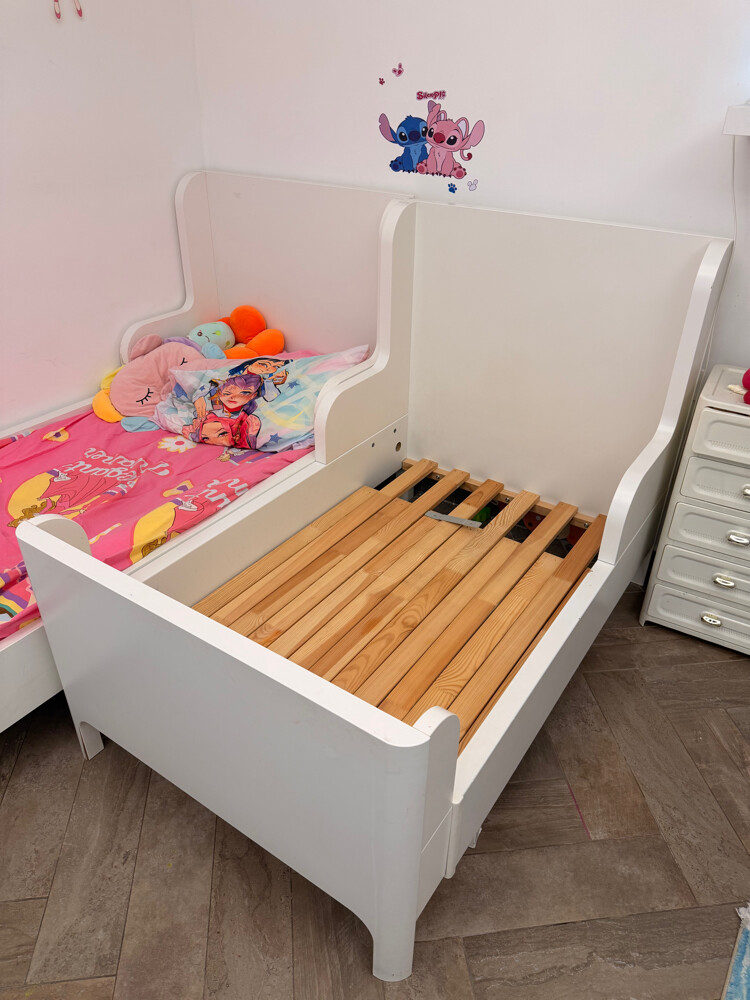4 White Kids Beds with Mattresses – - 1
