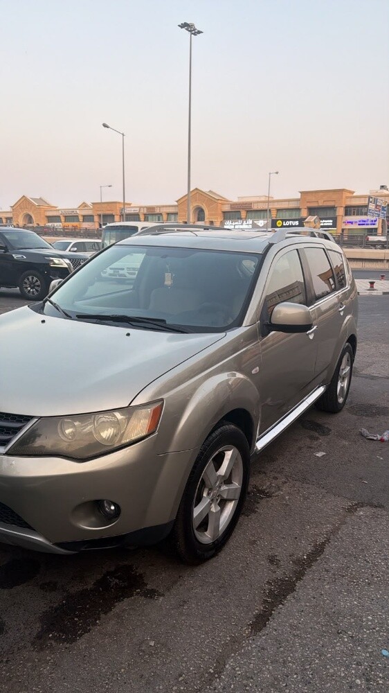Mitsubishi Outlander - 1