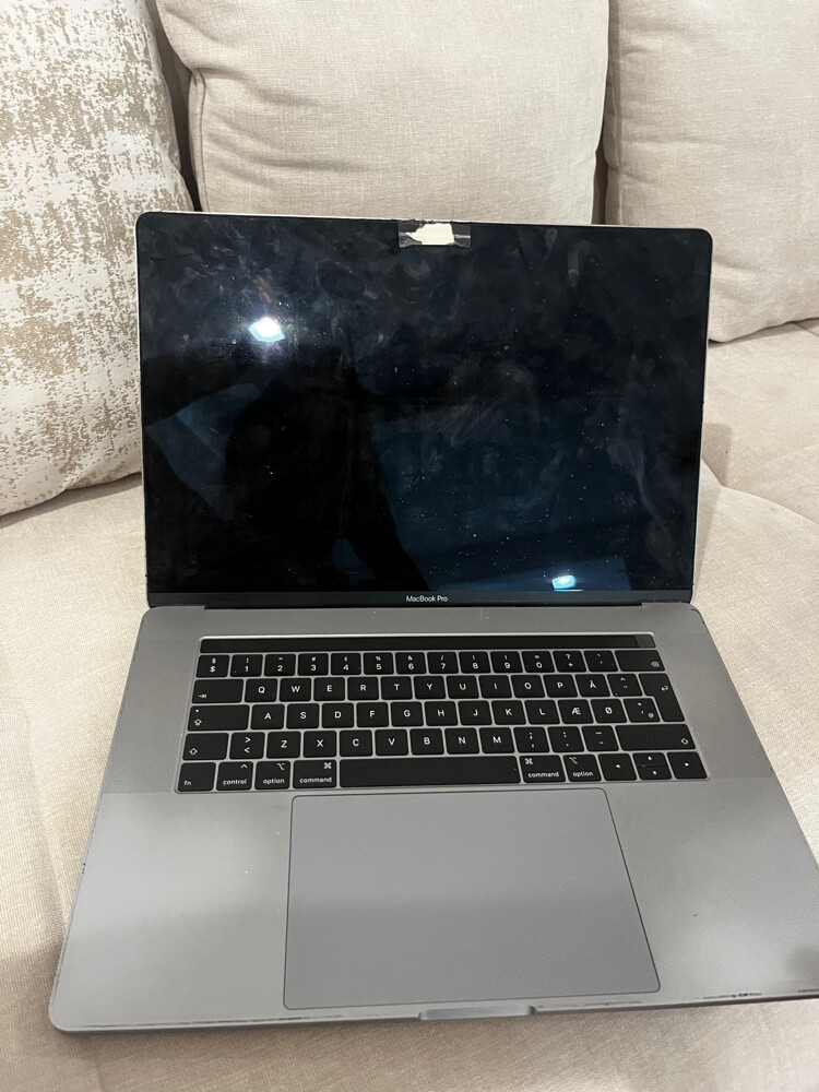 Apple MacBook Pro – Startup - 1