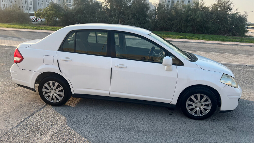 NISSAN TIIDA 2011 - 3