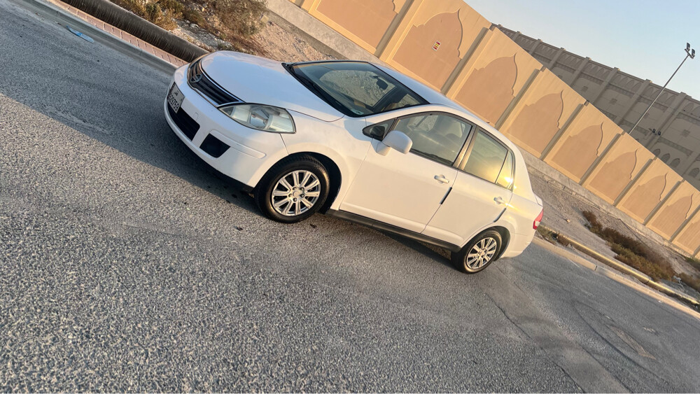 NISSAN TIIDA 2011 - 4