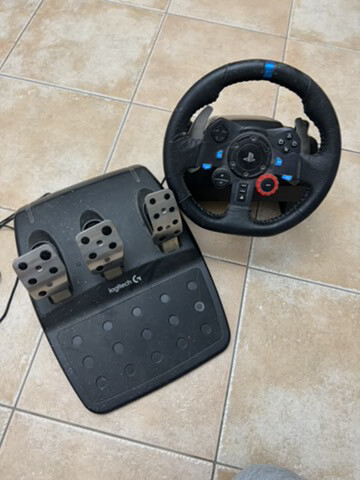Logitech racing wheel and pedal ps5 - 3