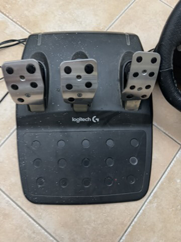 Logitech racing wheel and pedal ps5 - 2