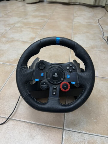 Logitech racing wheel and pedal ps5 - 1