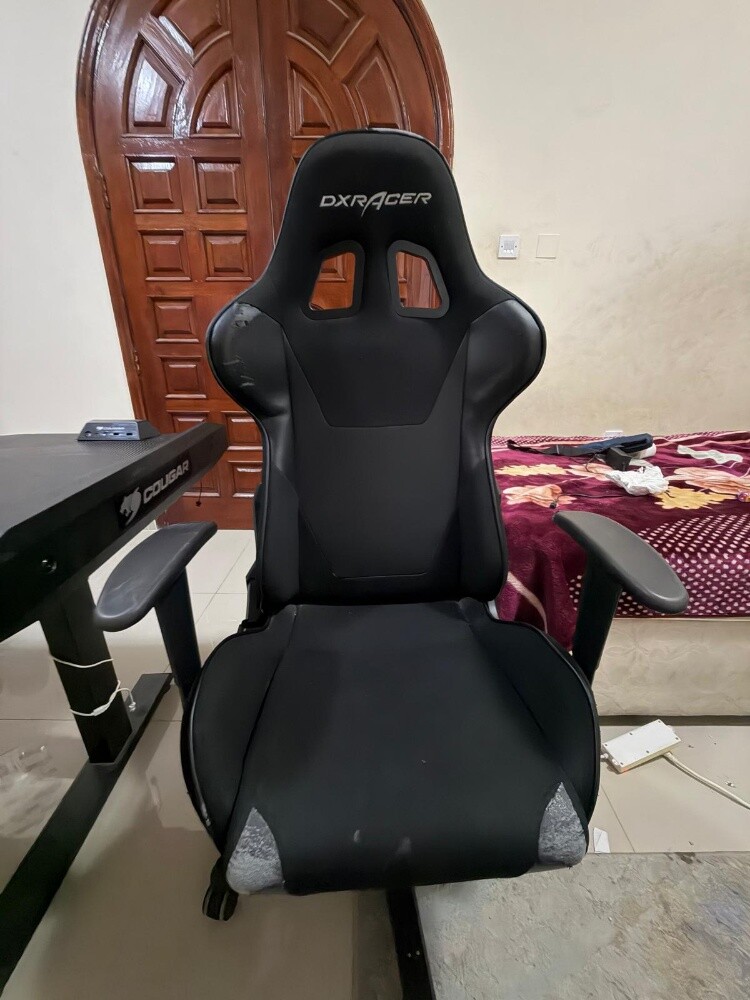 Gaming Chair Gaming table, Monitor - 2