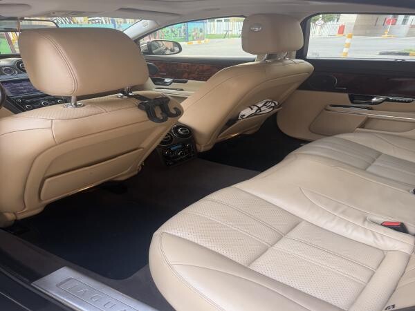 2013 Jaguar XJL - 11