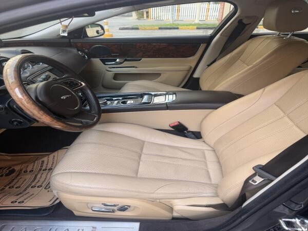 2013 Jaguar XJL - 9