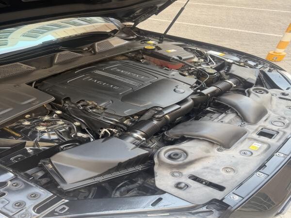 2013 Jaguar XJL - 12