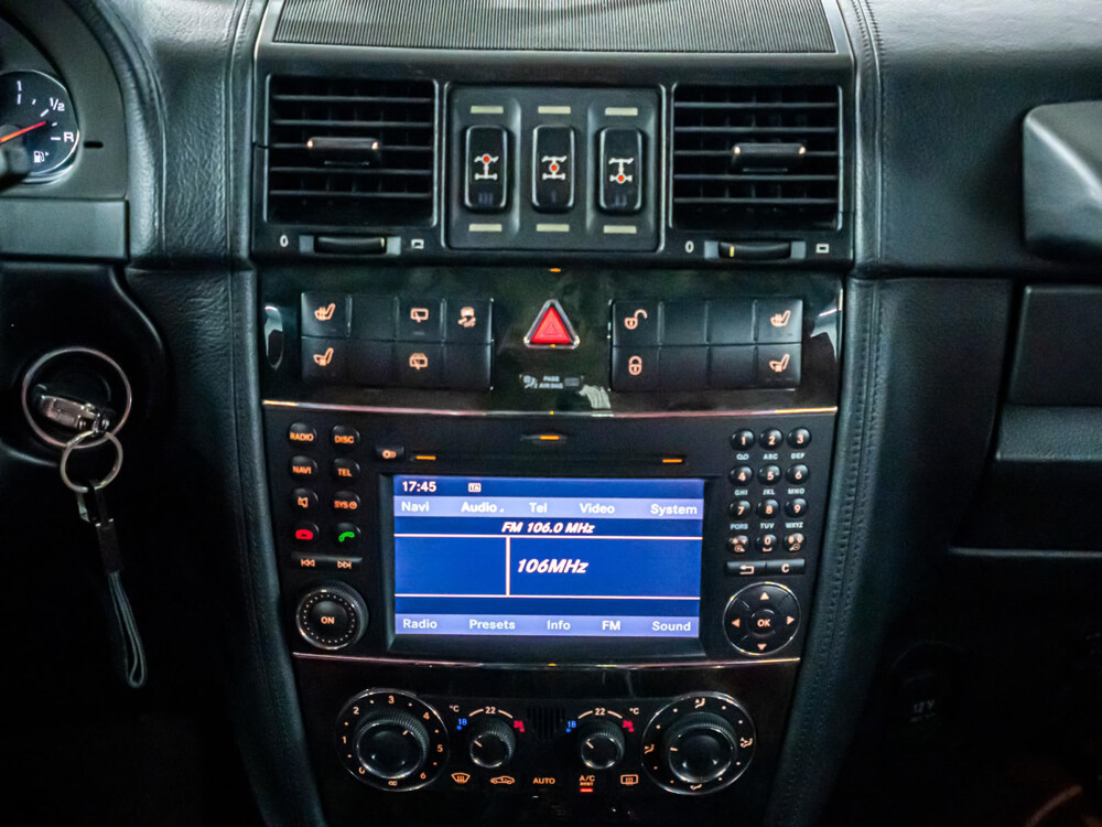 Mercedes Benz - G55 AMG 2011 - 12
