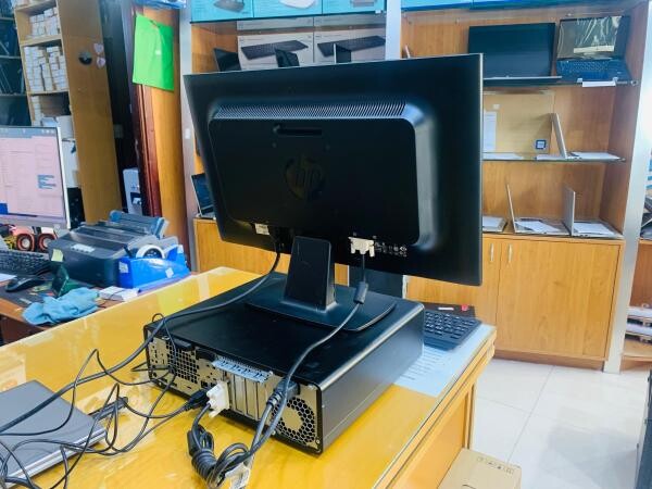 HP CORE i7-512GB SSD-22" MONITOR - 4