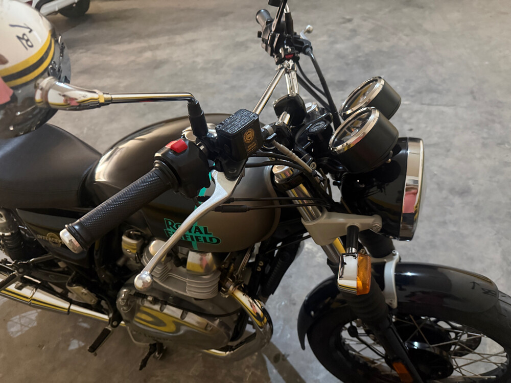 Interceptor 650 - 3