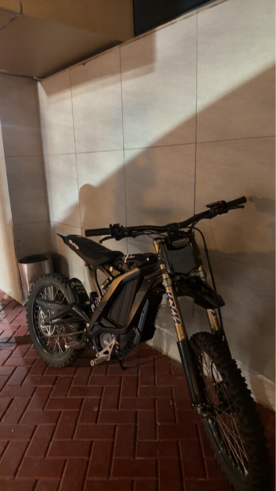 Surron light bee x - 3