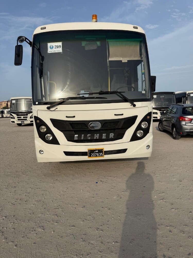 eicher 64 seat without driver - 1