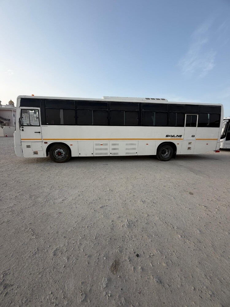 eicher 64 seat without driver - 4