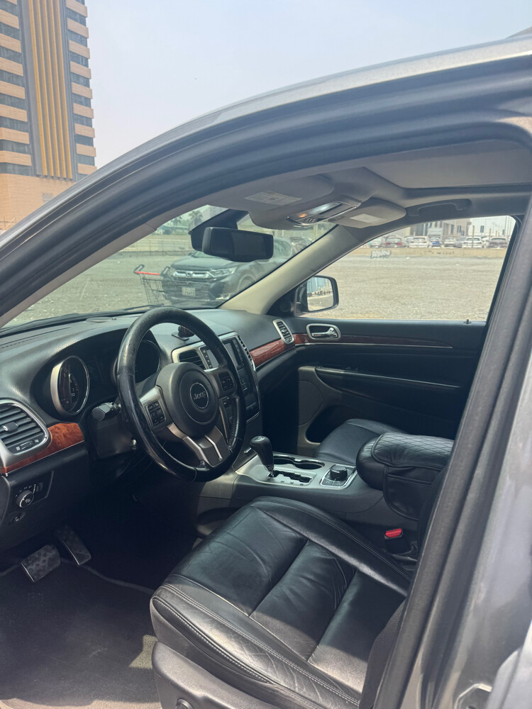 Jeep Grand Cherokee Limited Hemi - 5