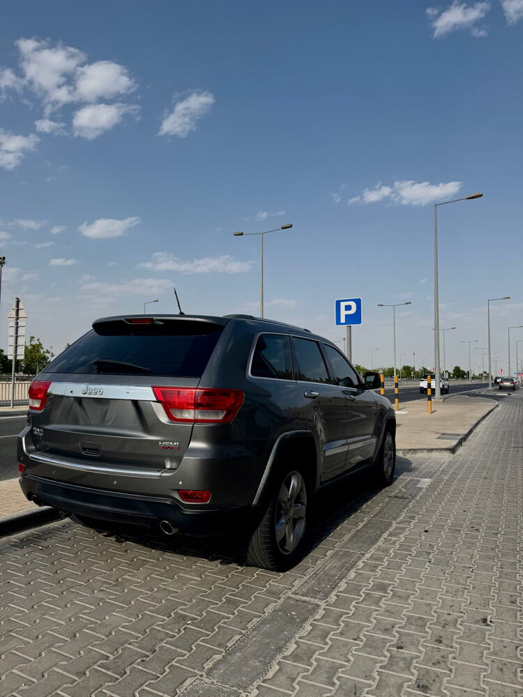 Jeep Grand Cherokee Limited Hemi - 3