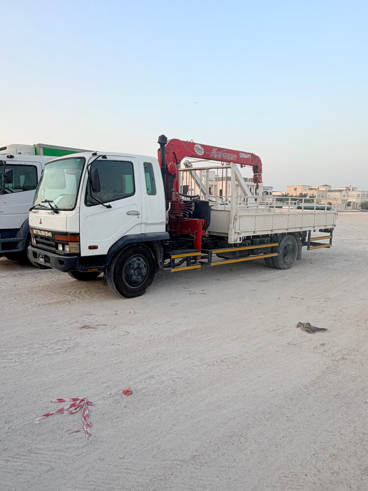 Mitsubishi boom truck  - 3