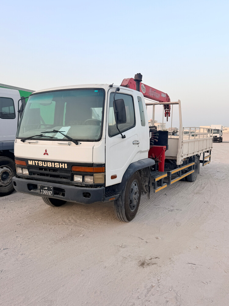 Mitsubishi boom truck  - 2