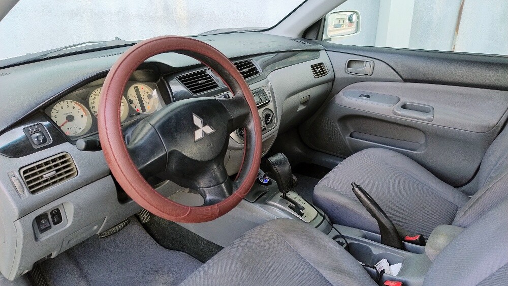 Mitsubishi Lancer GLX 2010 model. - 7