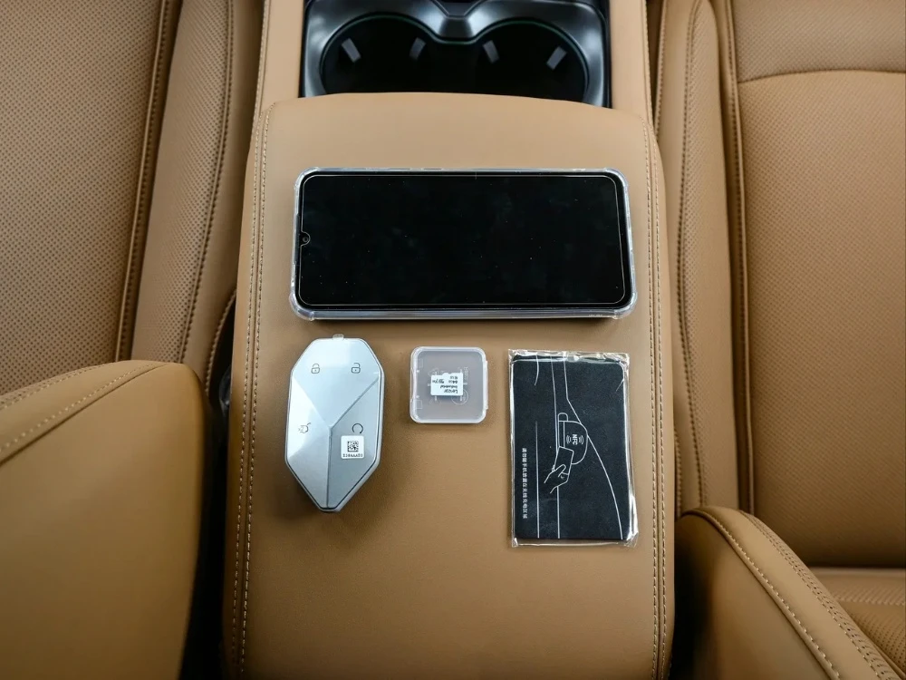 BYD Leopard 5 Plug-in Hybrid - 2