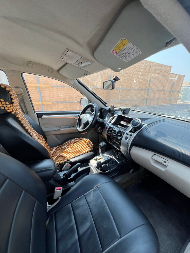 pajero sport 2010 - 8