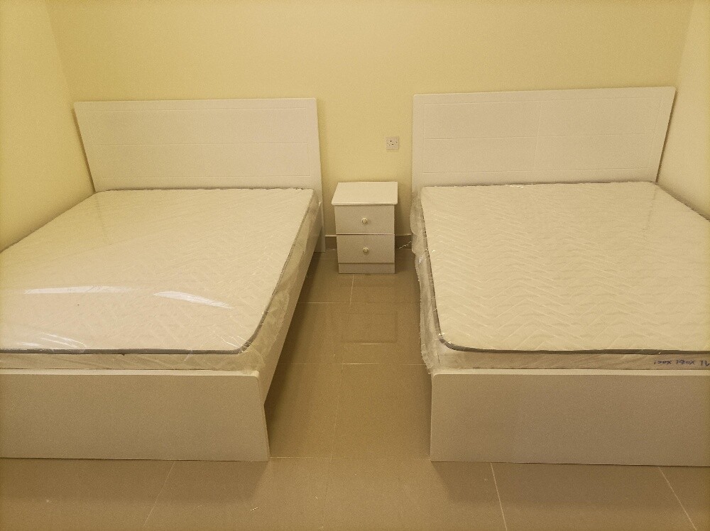 Single Bed or mattress available - 8
