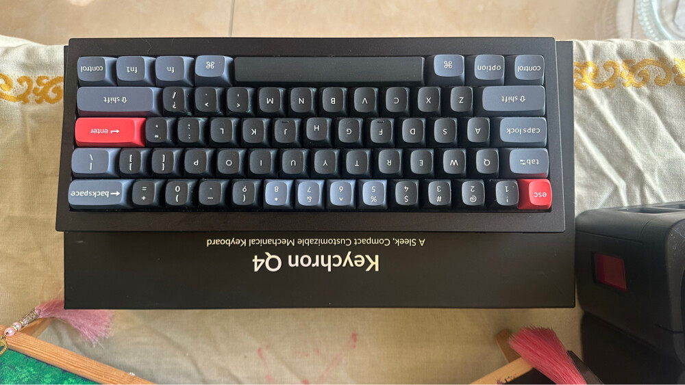 Keychron Q4 Keyboard Bundle - 1
