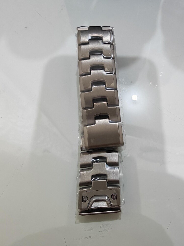 Garmin titanium 22mm strap - 1