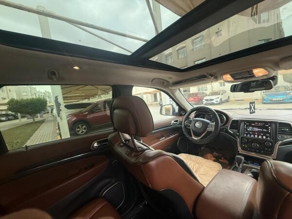 Jeep Grand Cherokee Summit V8 5.7 - 6