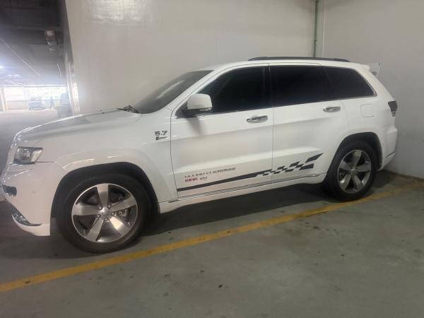 Jeep Grand Cherokee Summit V8 5.7 - 2