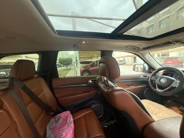 Jeep Grand Cherokee Summit V8 5.7 - 8