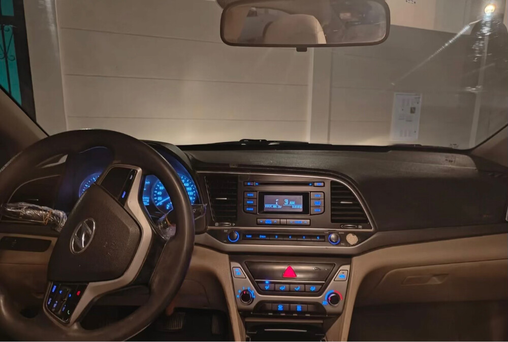 Hyundai Elantra - 2