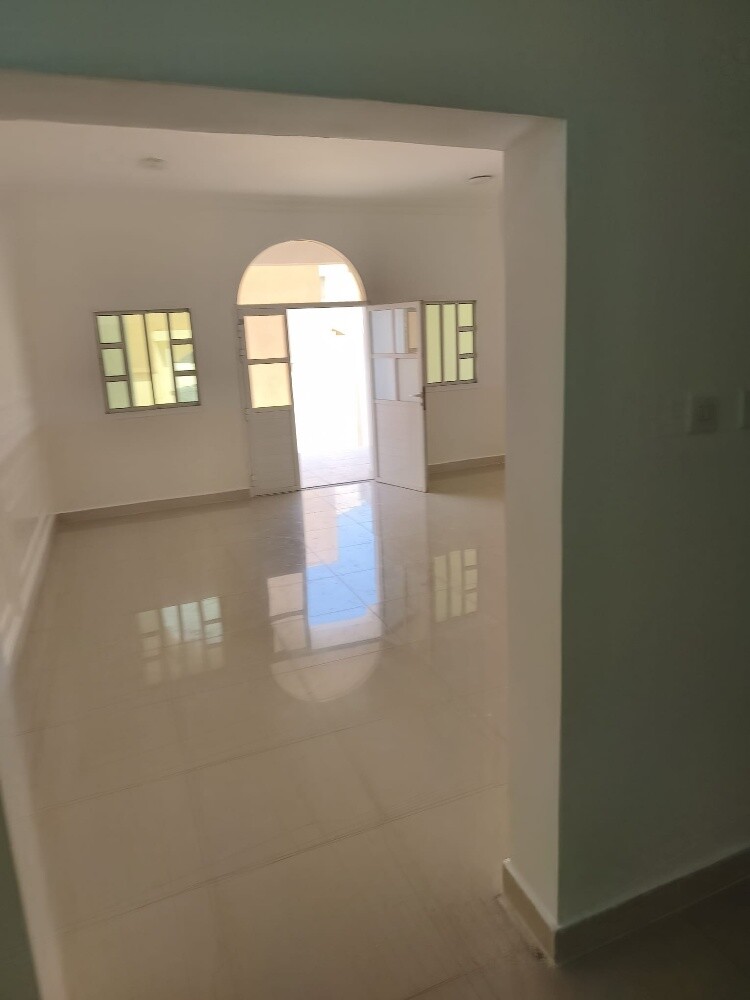 للايجار فيلا بعين خالد ٥غرف - 4