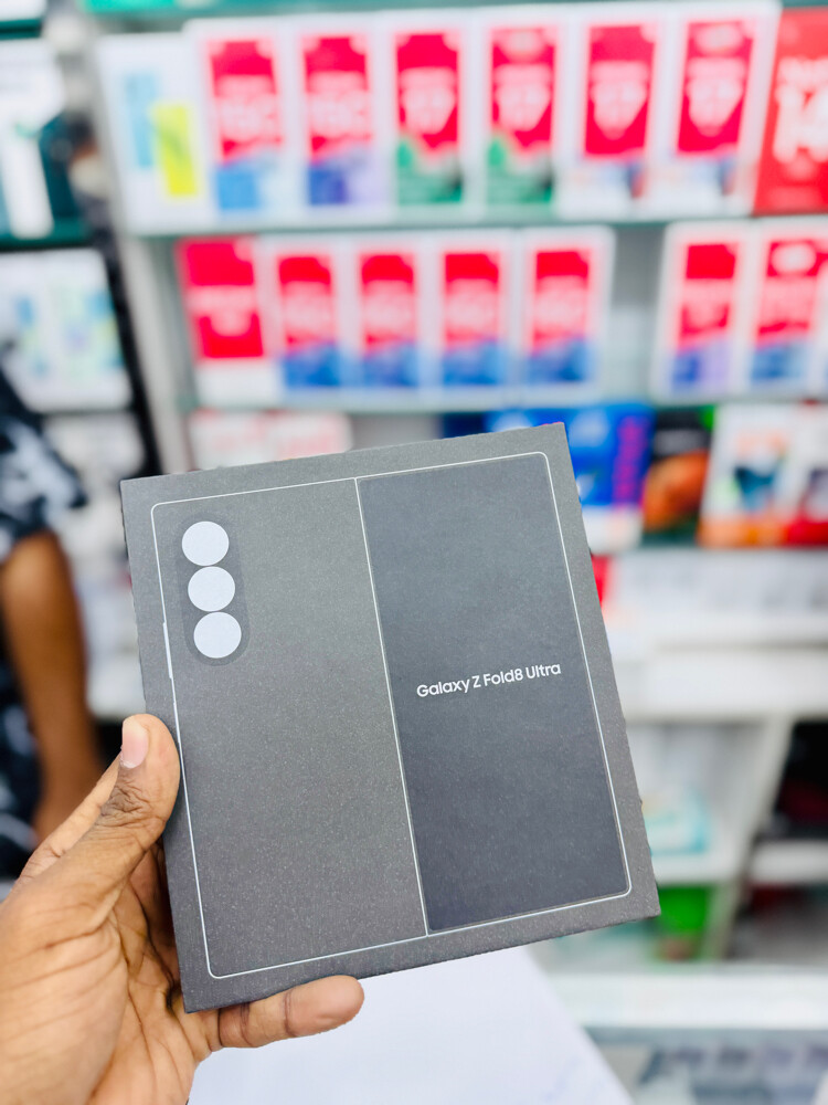 Samsung Galaxy Z Fold 8 Ultra - 4