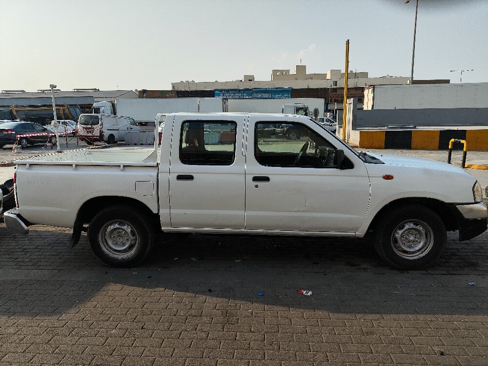 نيسان 2400 بيك أب - 2