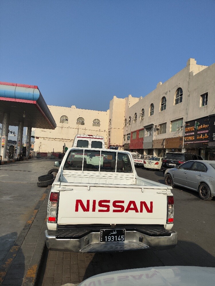 نيسان 2400 بيك أب - 1