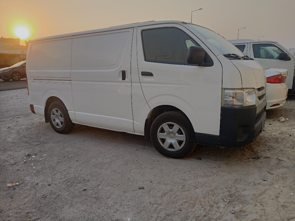TOYOTA HIACE 2022 - 3