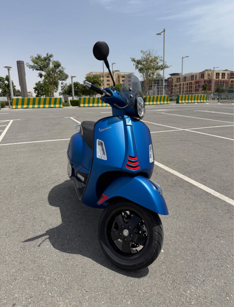 300 Vespa 2020 GTS super S - 1