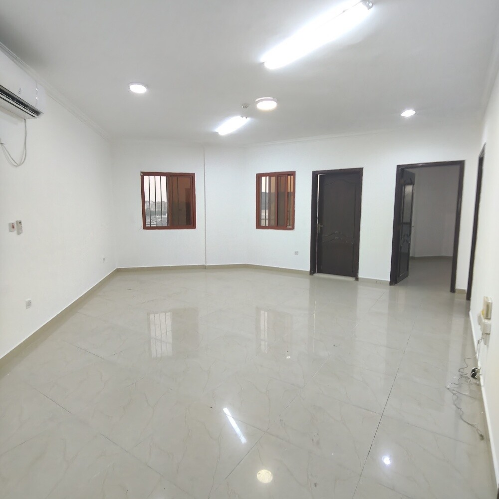 Apartment in Umm Ghuwailina - 1