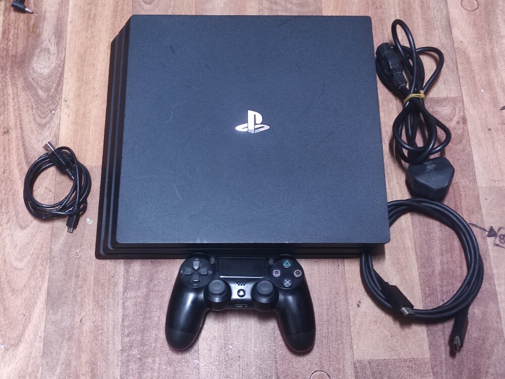 PS4 Pro Jailbroken 1TB 12Games - 2