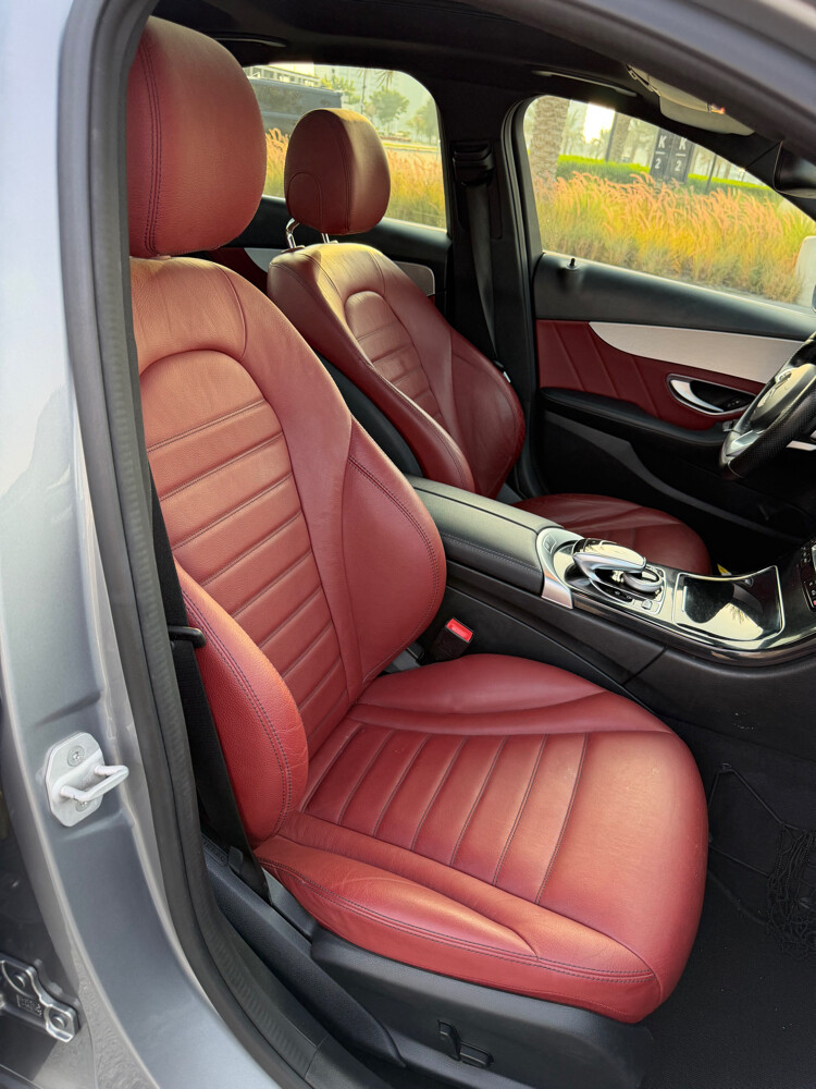 Mercedes C200 AMG Red interior - 13