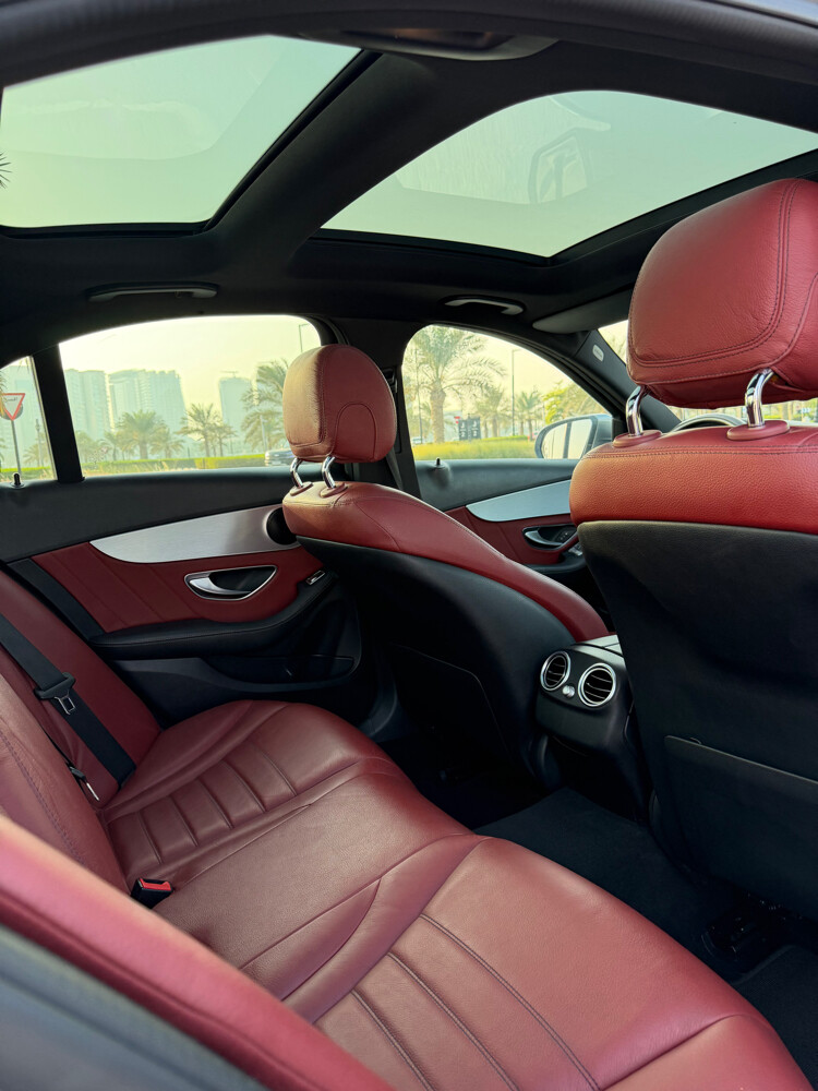 Mercedes C200 AMG Red interior - 12
