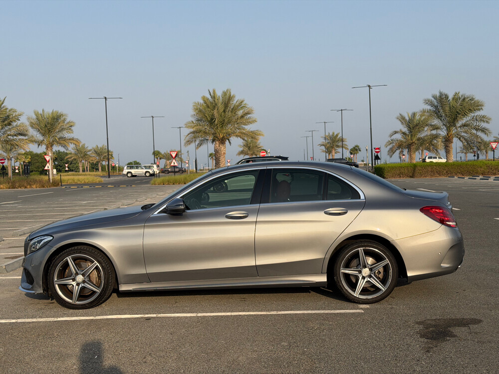 Mercedes C200 AMG Red interior - 4