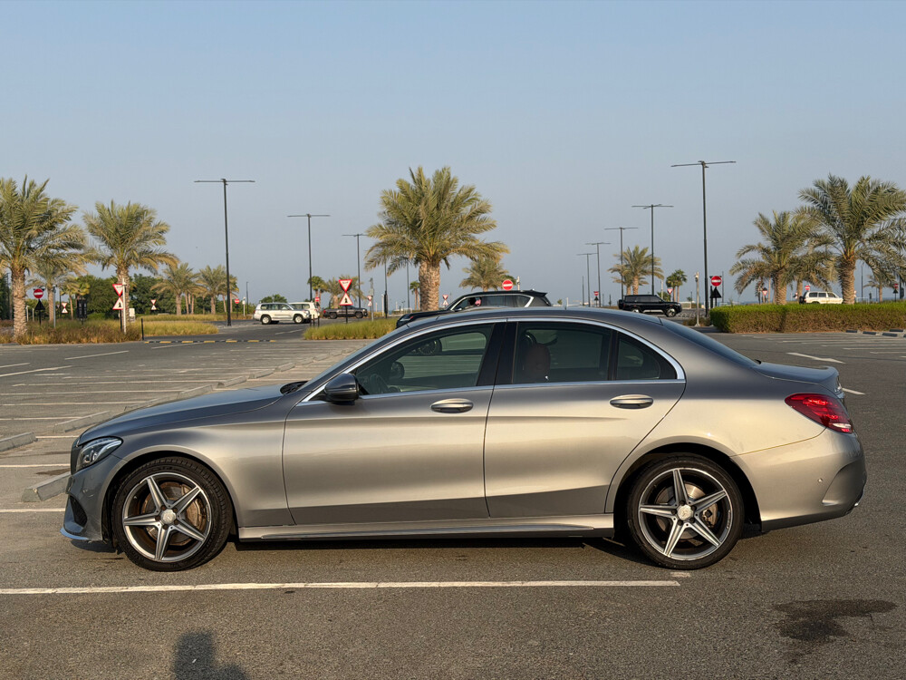 Mercedes C200 AMG Red interior - 7