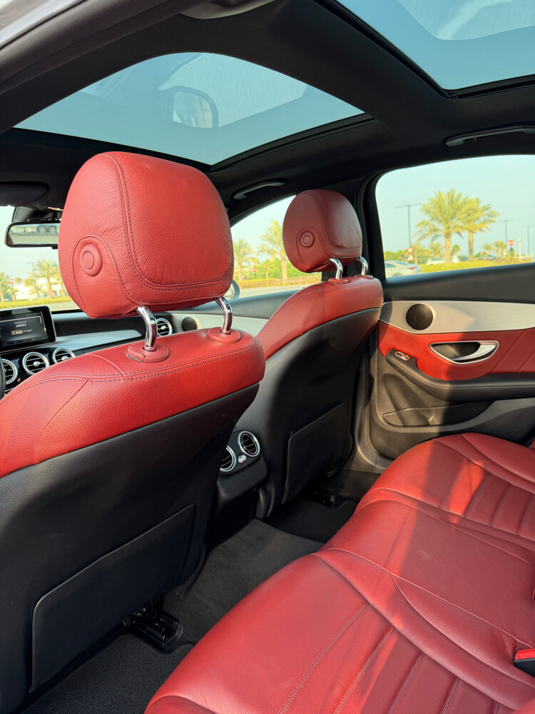 Mercedes C200 AMG Red interior - 10
