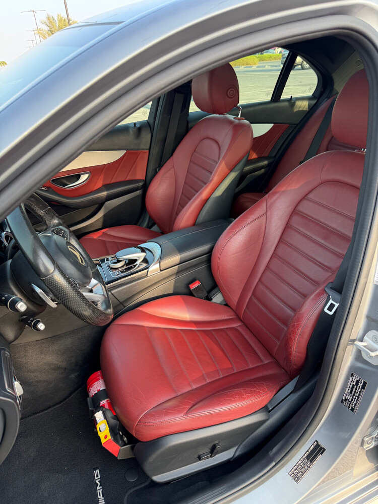 Mercedes C200 AMG Red interior - 9