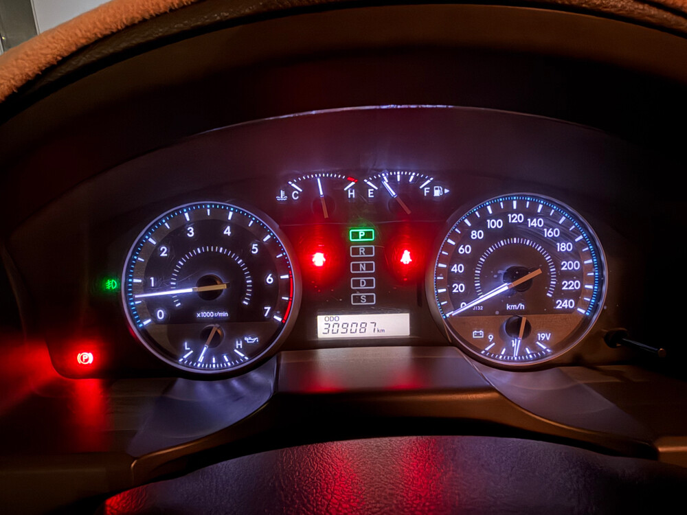 Landcruiser GXR V8 2016 Model - 6