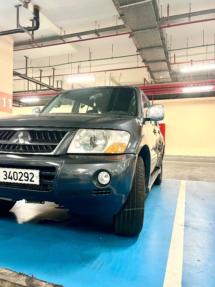 Mitshubishi Pajero - 1