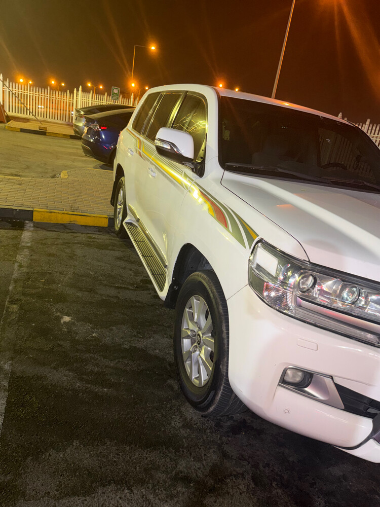 Toyota Land Cruiser GXR - 2