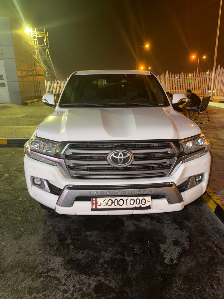 Toyota Land Cruiser GXR - 1